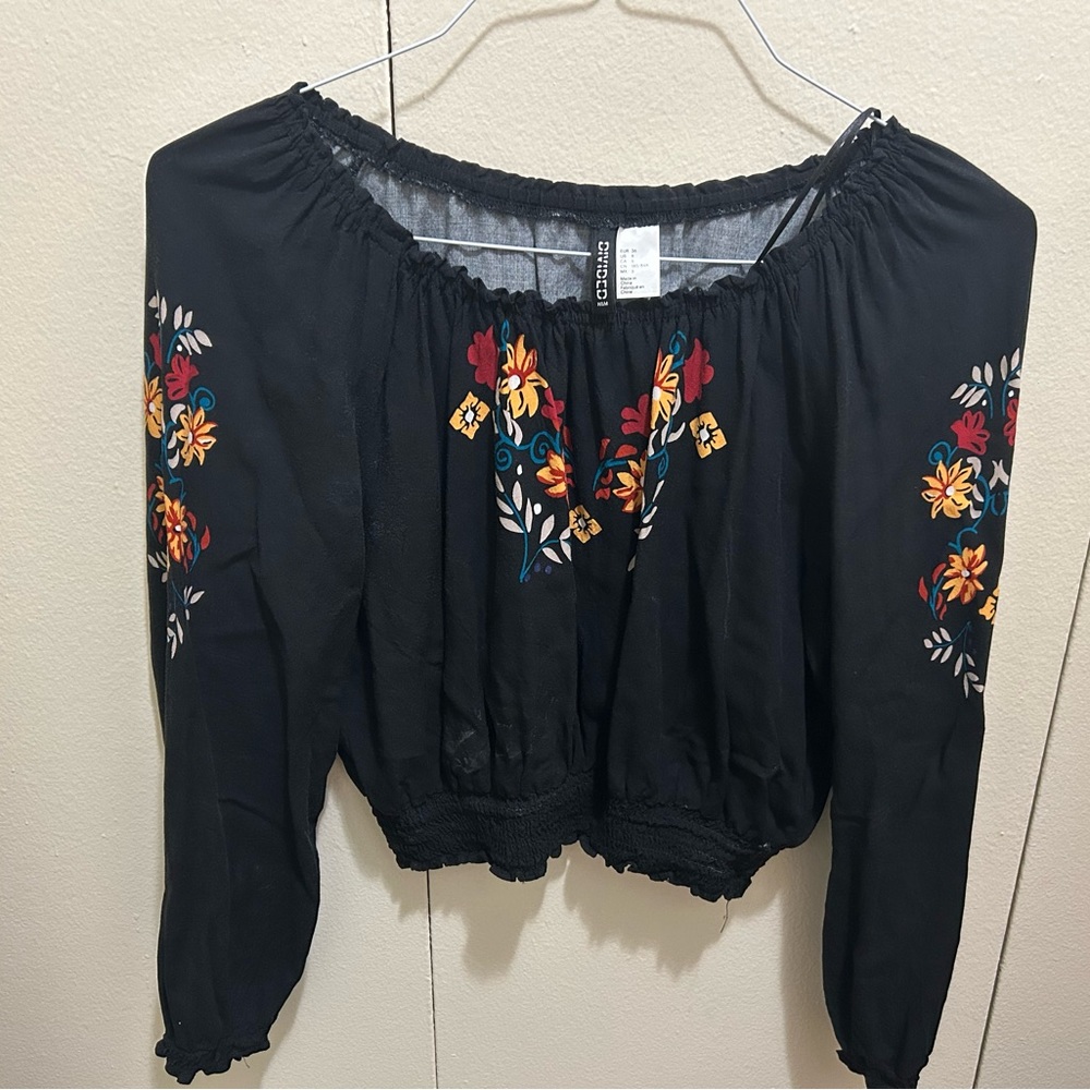 H&M long sleeve cropped top, size 6 with elastic waist